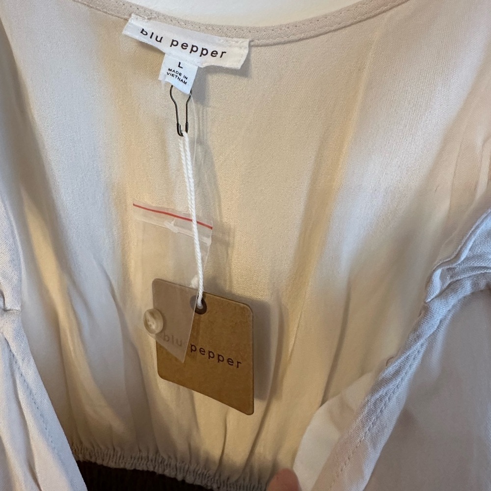 Blu Pepper Cream Blouse - Picture 2 of 5